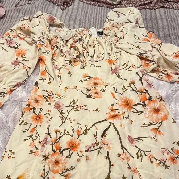 Elegant Yellow Dress with Floral Accents Bundle - Picture 5 of 5